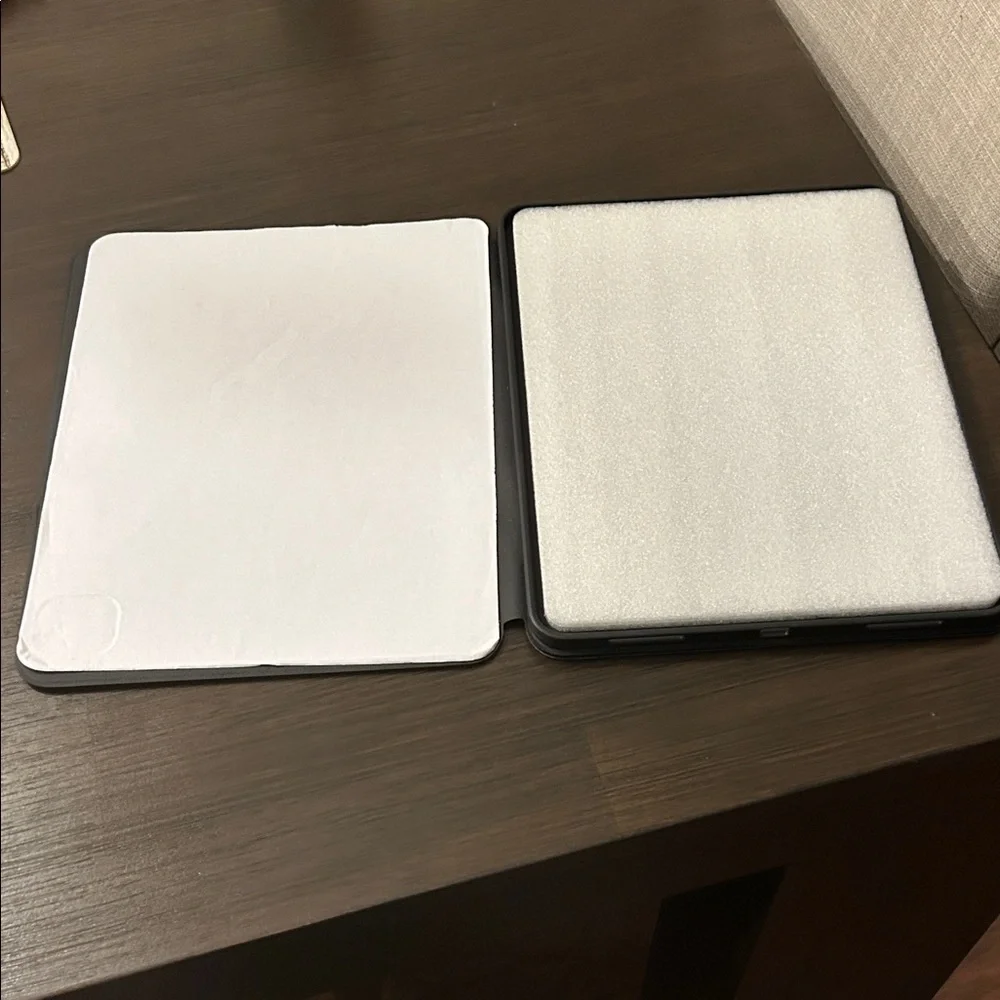 ESR Magnetic Tablet Case - Black